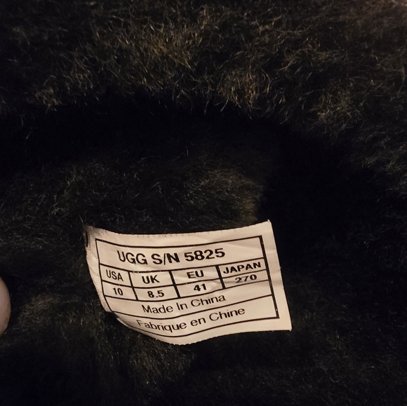 Black uggs size 10 - Picture 4 of 4